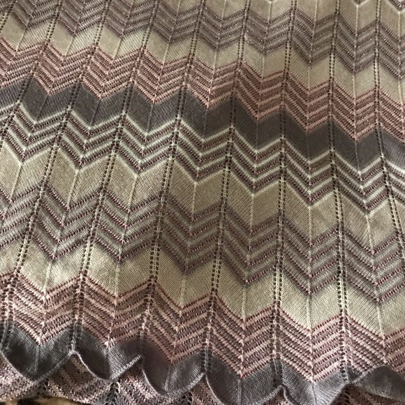 BCBGirls large grey & pink chevron stripe metallic threaded knit racerback - Picture 4 of 6